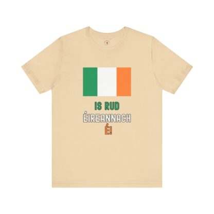 IS RUD ÉIREANNACH É!  - Unisex Short Sleeve Tee - Image 9