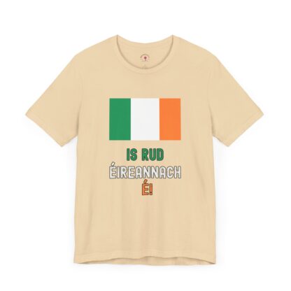 IS RUD ÉIREANNACH É!  - Unisex Short Sleeve Tee - Image 11